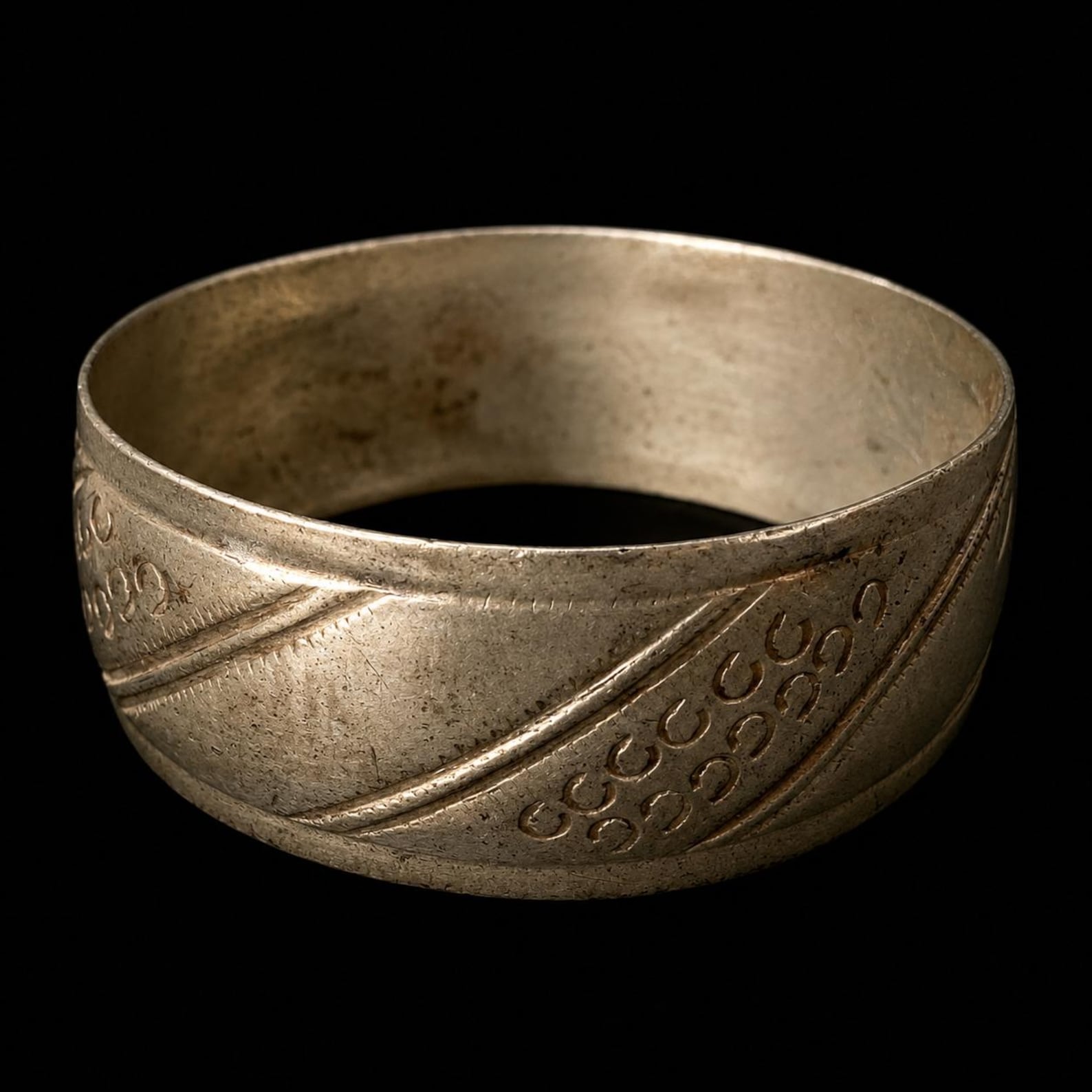 Berber Antique Twisted Crescent Stamp Dots Silver Bracelet