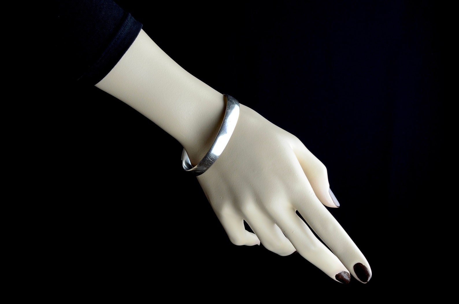 Berber Small Mid-Century Silver Bangle Bracelet from Morocco