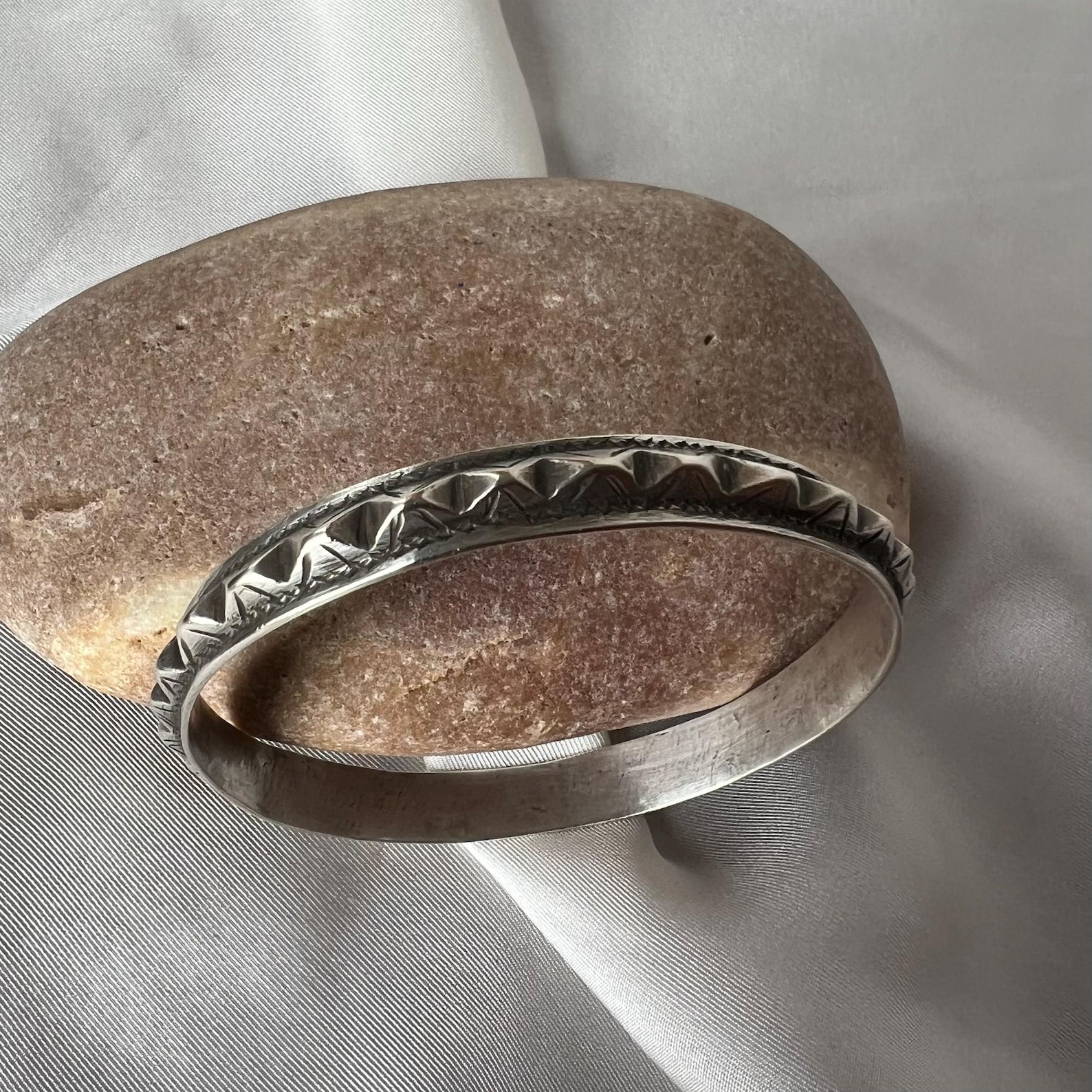 Rare 1930s Amazigh Engraved Triangular Relief Quality Silver Bracelet