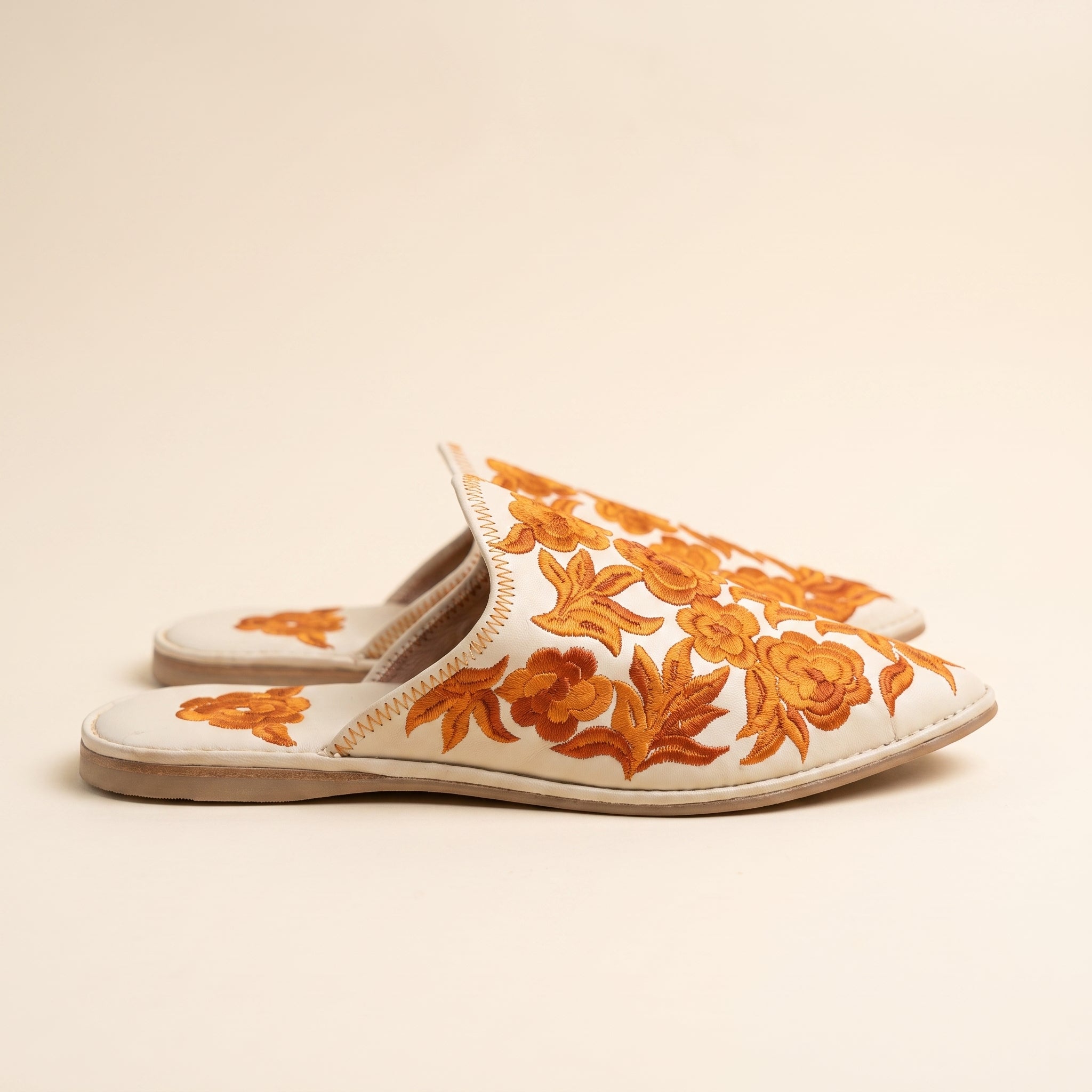 Amazigh Babouche Ivoire Brodée Fleurs Orange Leather Shoes