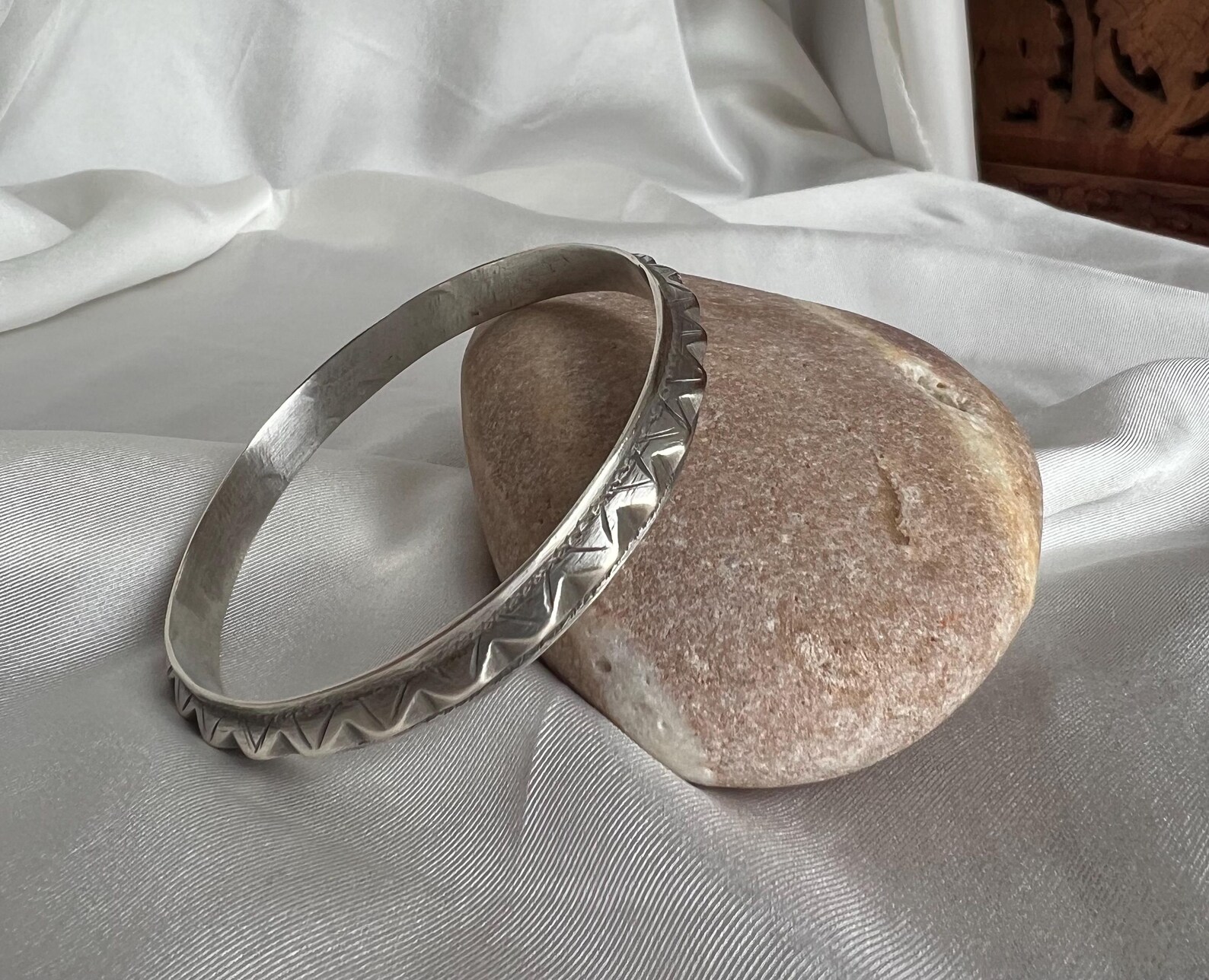 Rare 1930s Amazigh Engraved Triangular Relief Quality Silver Bracelet