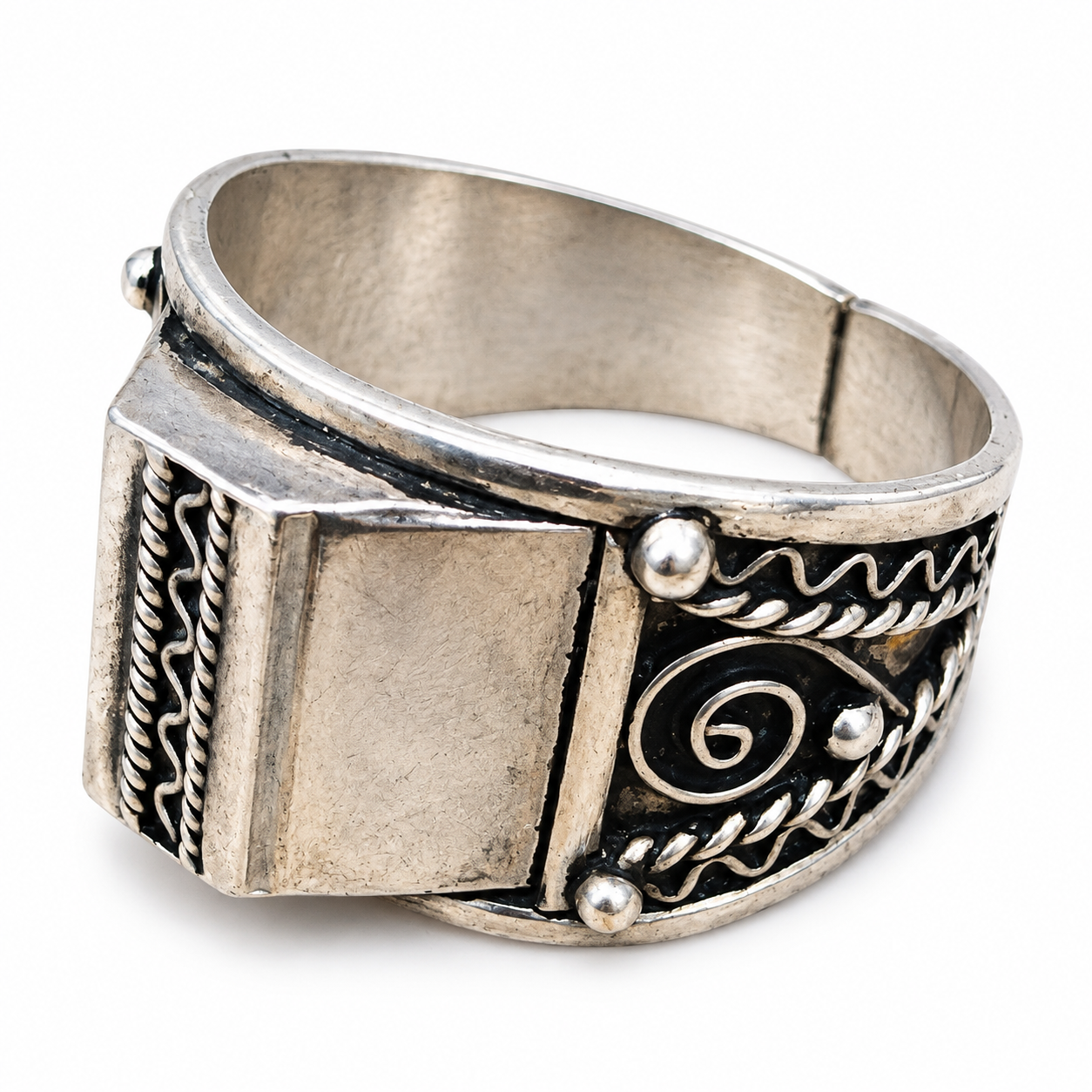 Berber Tuareg Artisanat Silver Ring with Amazigh Tribal Style