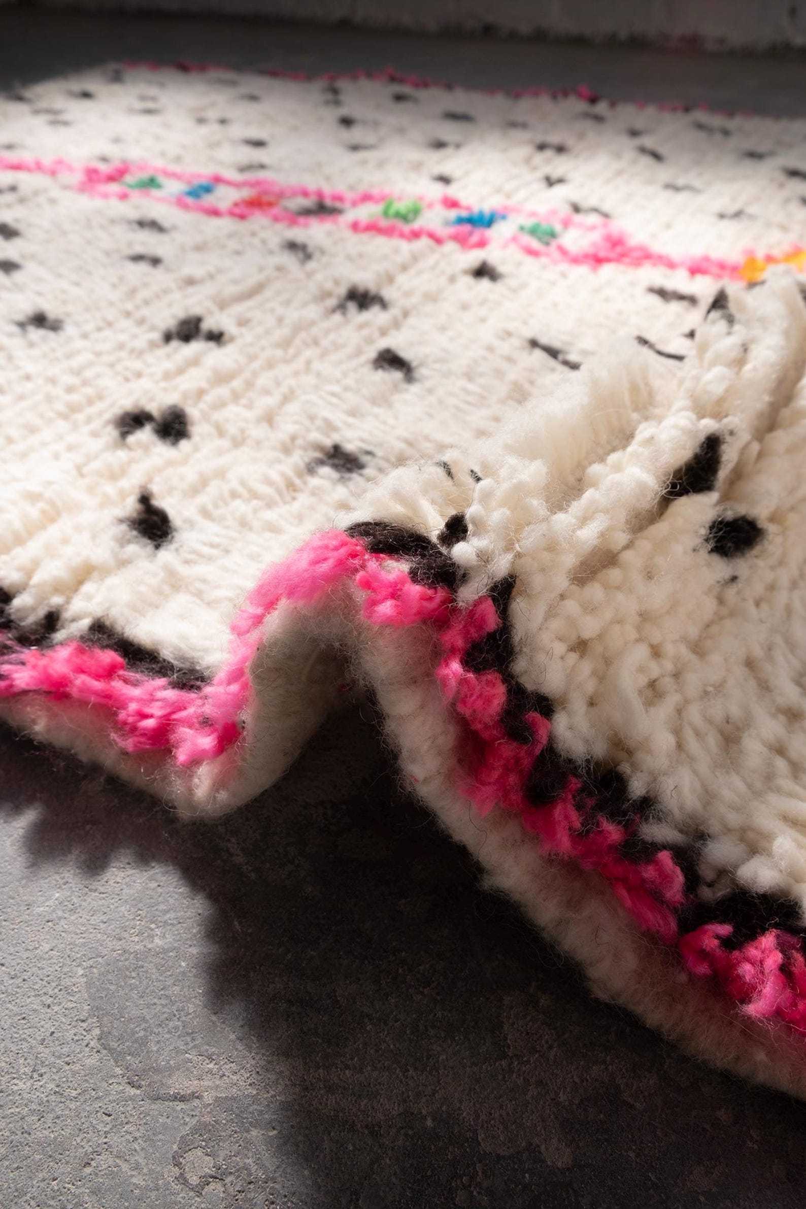 Amazigh Azilal Berber Handmade Wool Rug with Central Motif