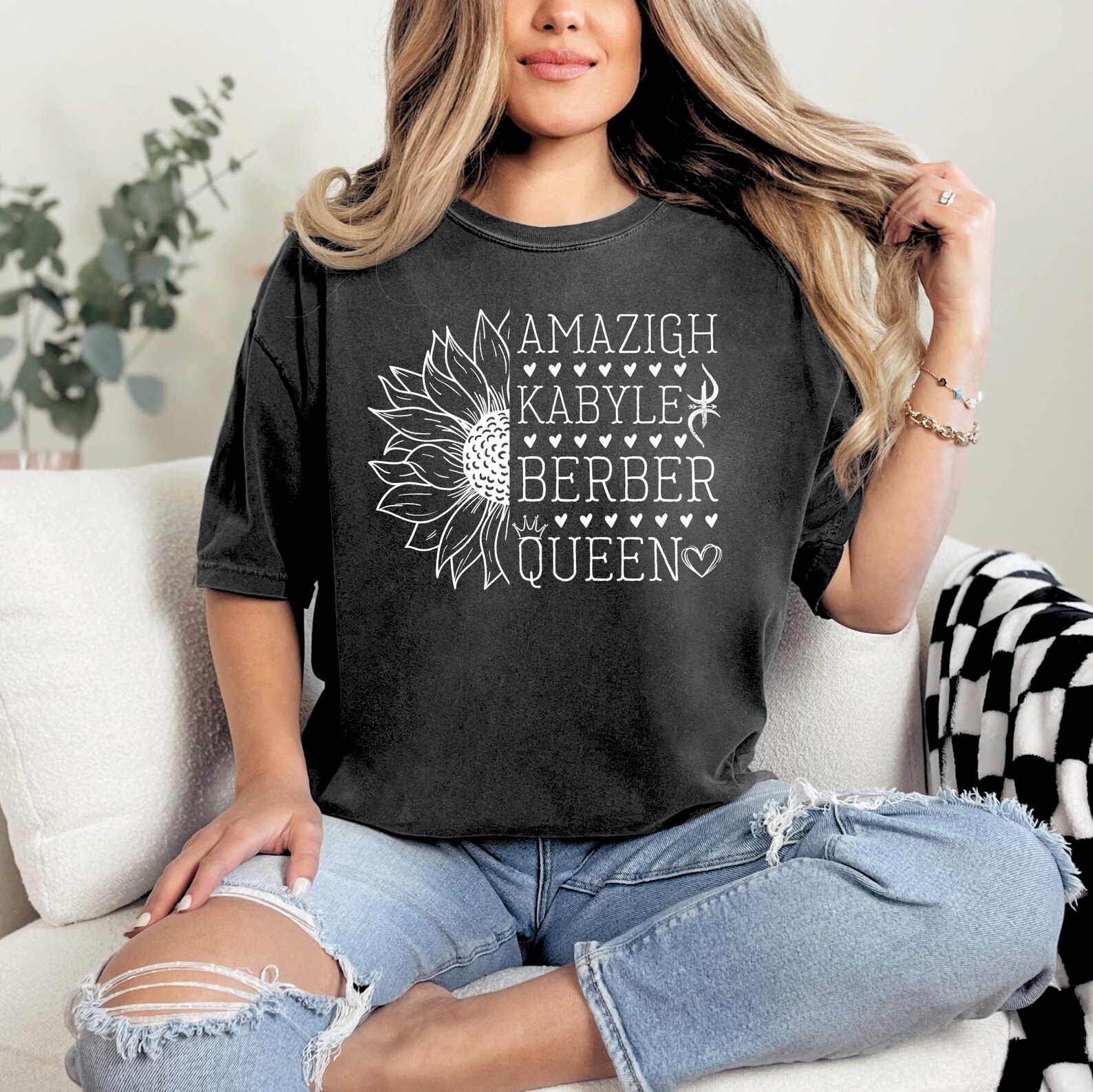 Amazigh Yaz Tifinagh Kabyle Berber Symbol Graphic T-Shirt