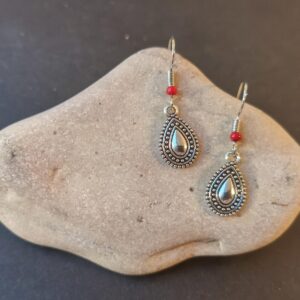 Amazigh Kabyle Goutte d'eau Inspiration Drop Earrings with Red Pearls