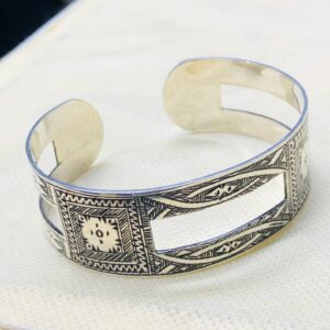 Amazigh Tuareg Berber Gravé Maroc Bracelet with Open Silver Design