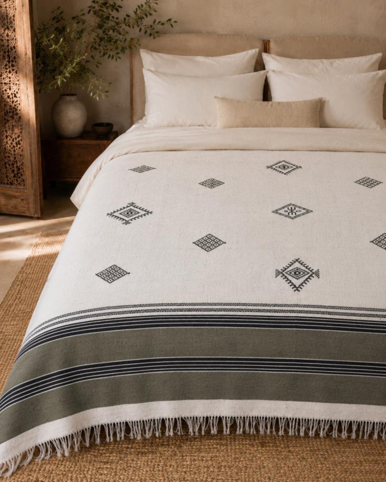 Amazigh Handwoven Cotton Blanket with Olive Border Bedspread Cover