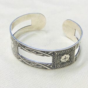 Amazigh Tuareg Berber Gravé Maroc Bracelet with Open Silver Design