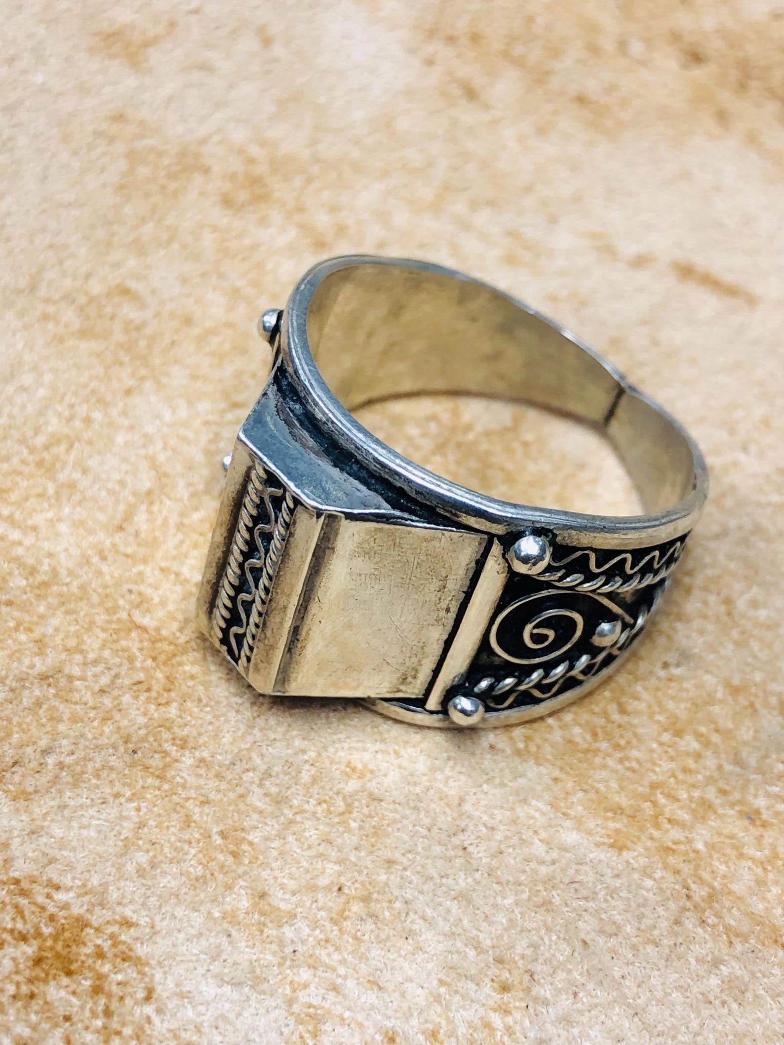 Berber Tuareg Artisanat Silver Ring with Amazigh Tribal Style