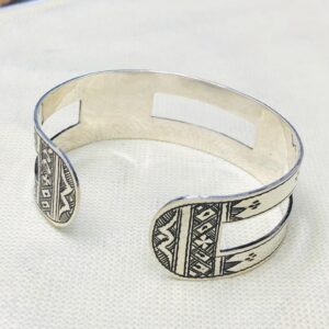 Amazigh Tuareg Berber Gravé Maroc Bracelet with Open Silver Design