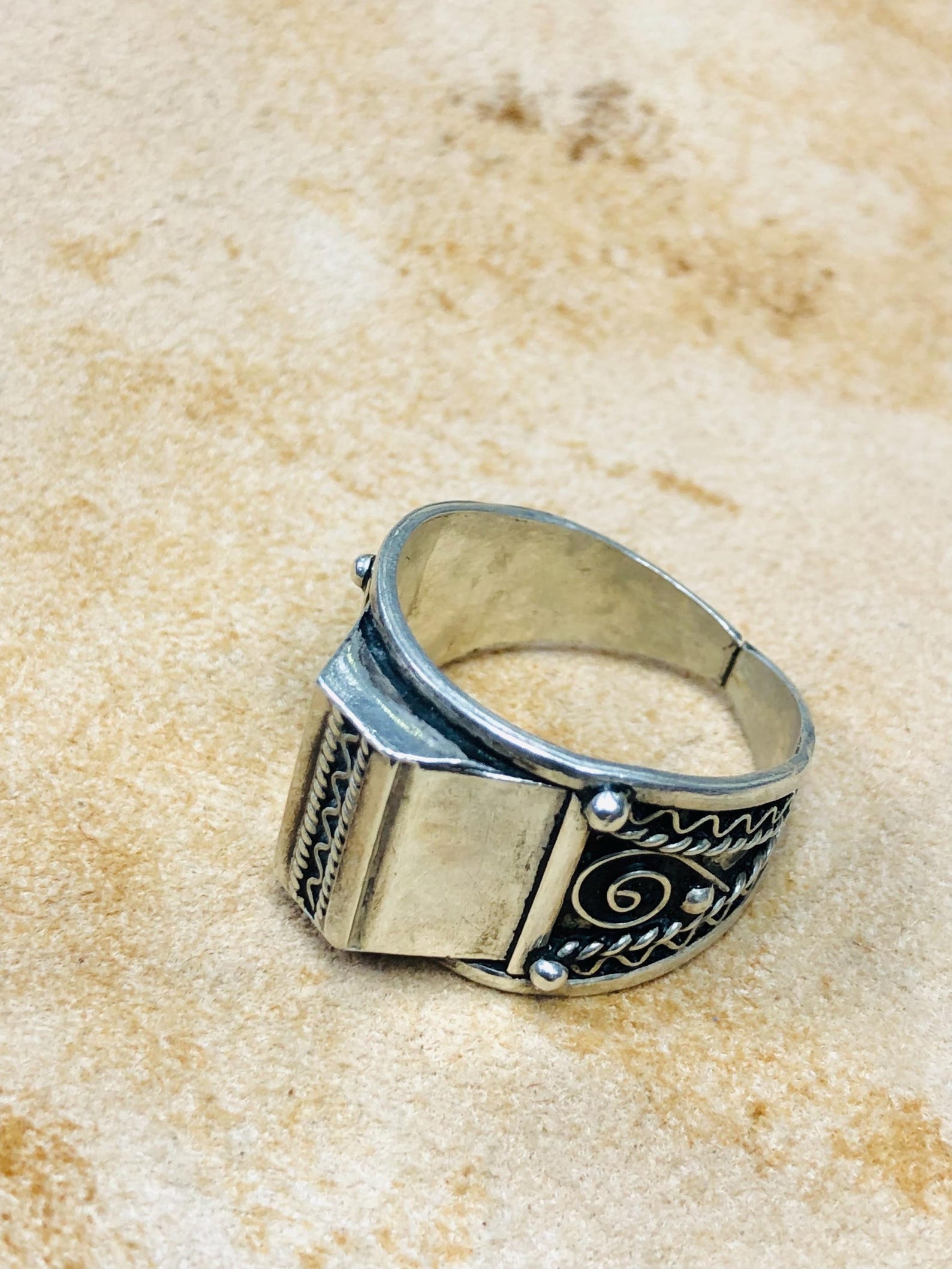 Berber Tuareg Artisanat Silver Ring with Amazigh Tribal Style