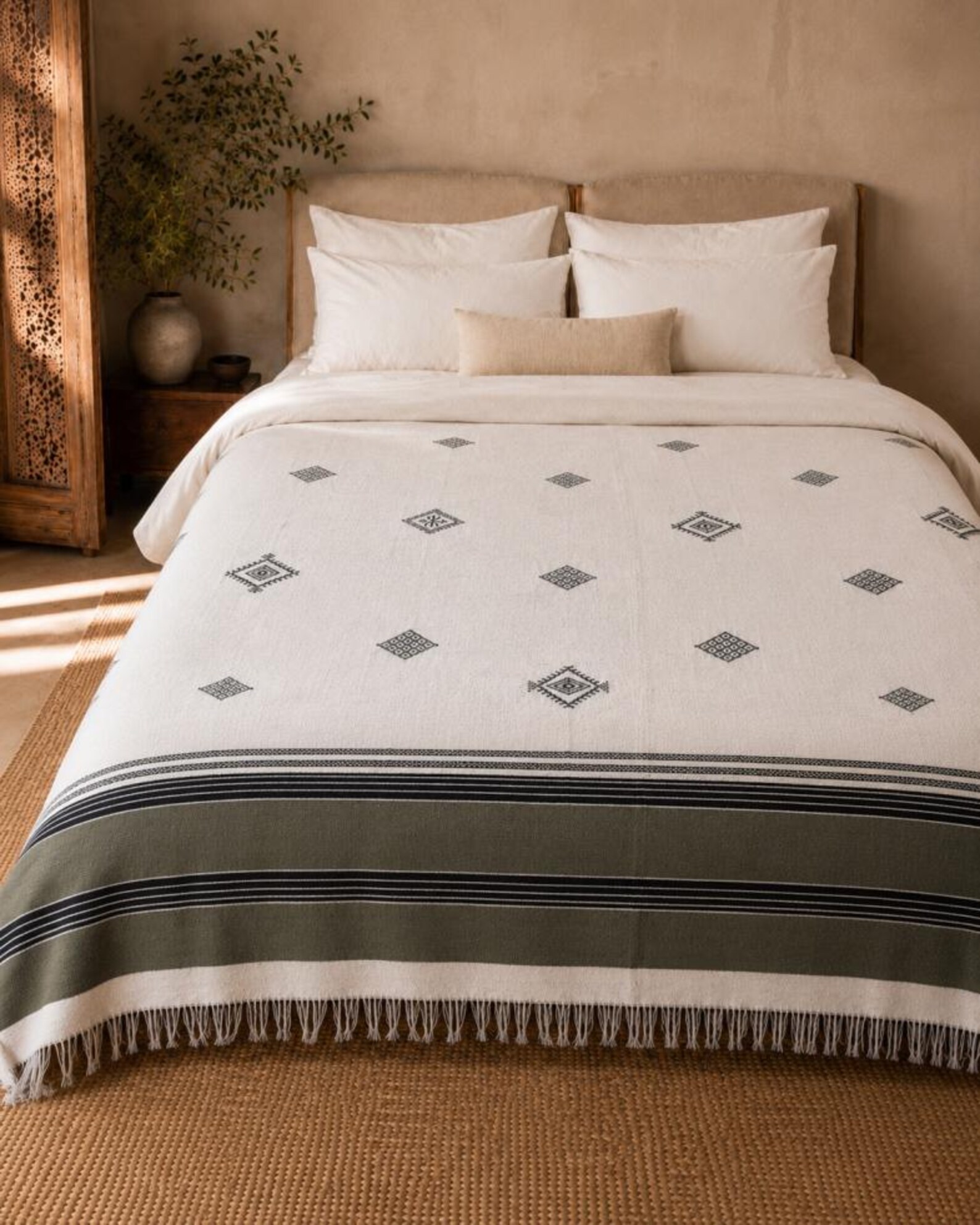 Amazigh Handwoven Cotton Blanket with Olive Border Bedspread Cover