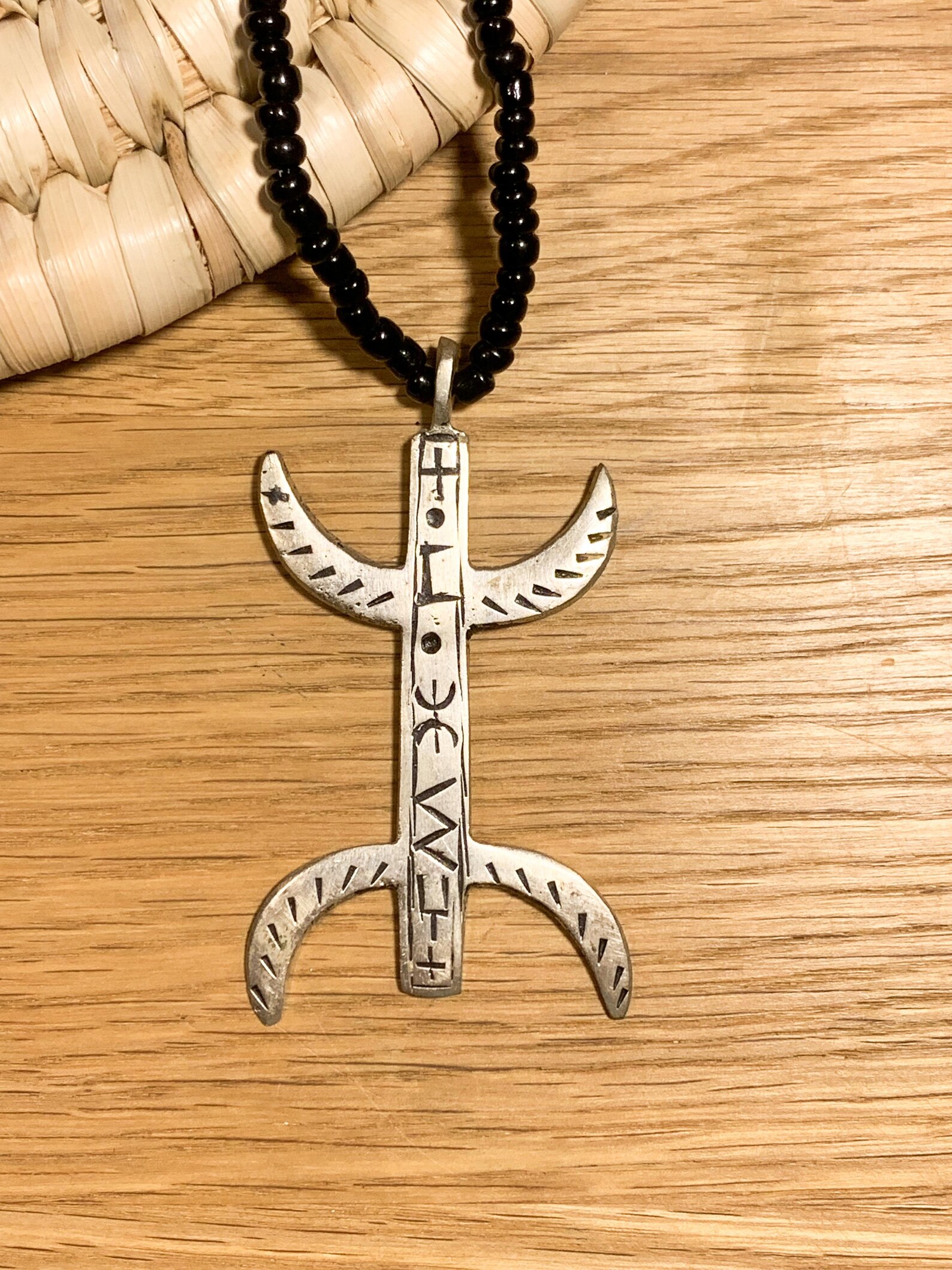 Amazigh Tamazight Yaz Mano símbolo Necklace with Cordon Leather