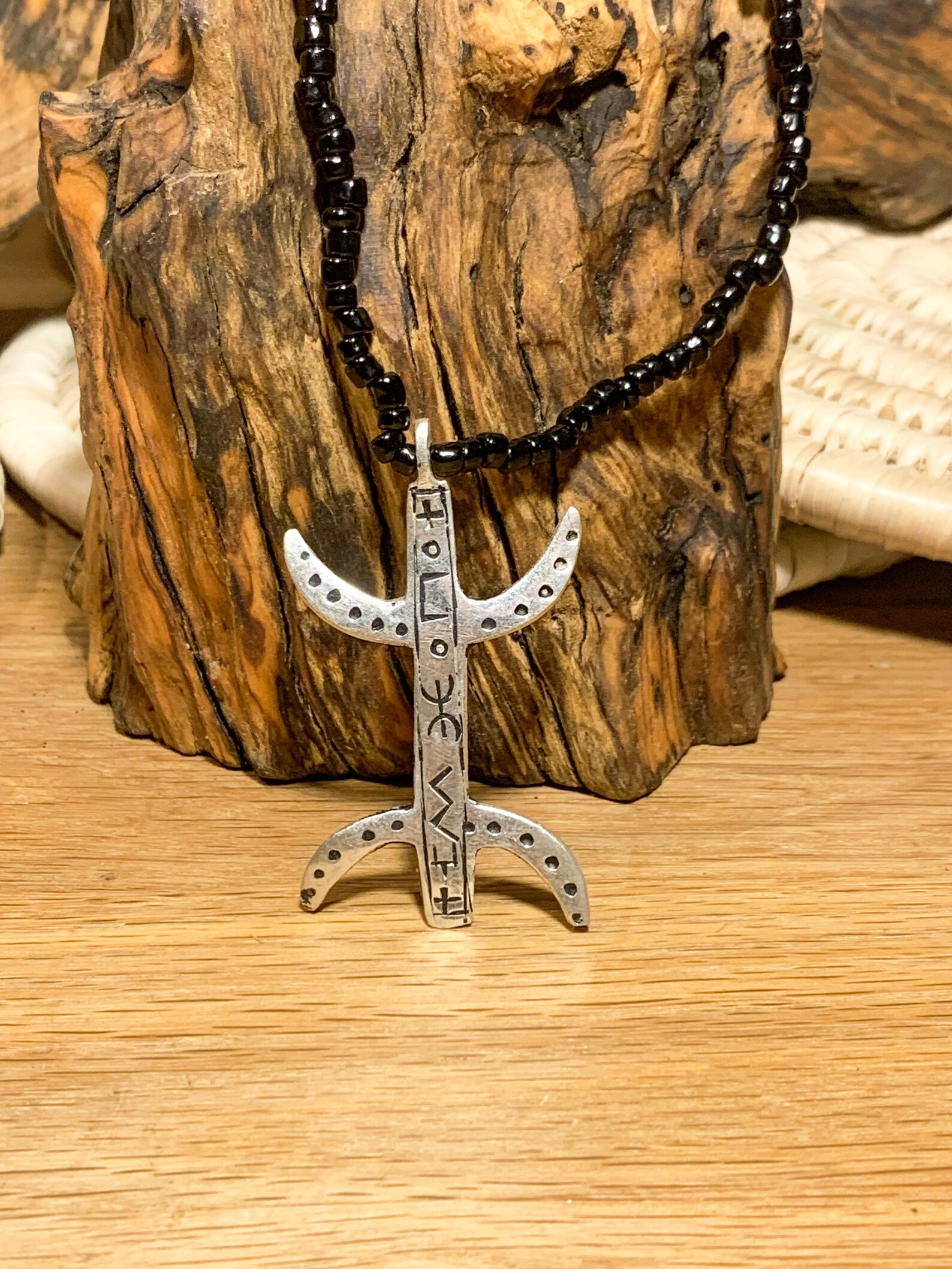 Amazigh Tamazight Yaz Mano símbolo Necklace with Cordon Leather
