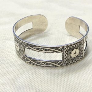Amazigh Tuareg Berber Gravé Maroc Bracelet with Open Silver Design