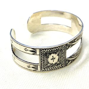 Amazigh Tuareg Berber Gravé Maroc Bracelet with Open Silver Design