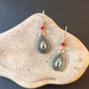 Amazigh Kabyle Goutte d'eau Inspiration Drop Earrings with Red Pearls
