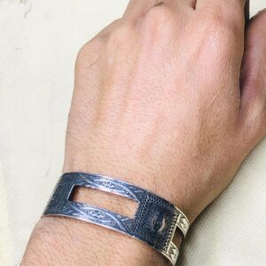 Amazigh Tuareg Berber Gravé Maroc Bracelet with Open Silver Design