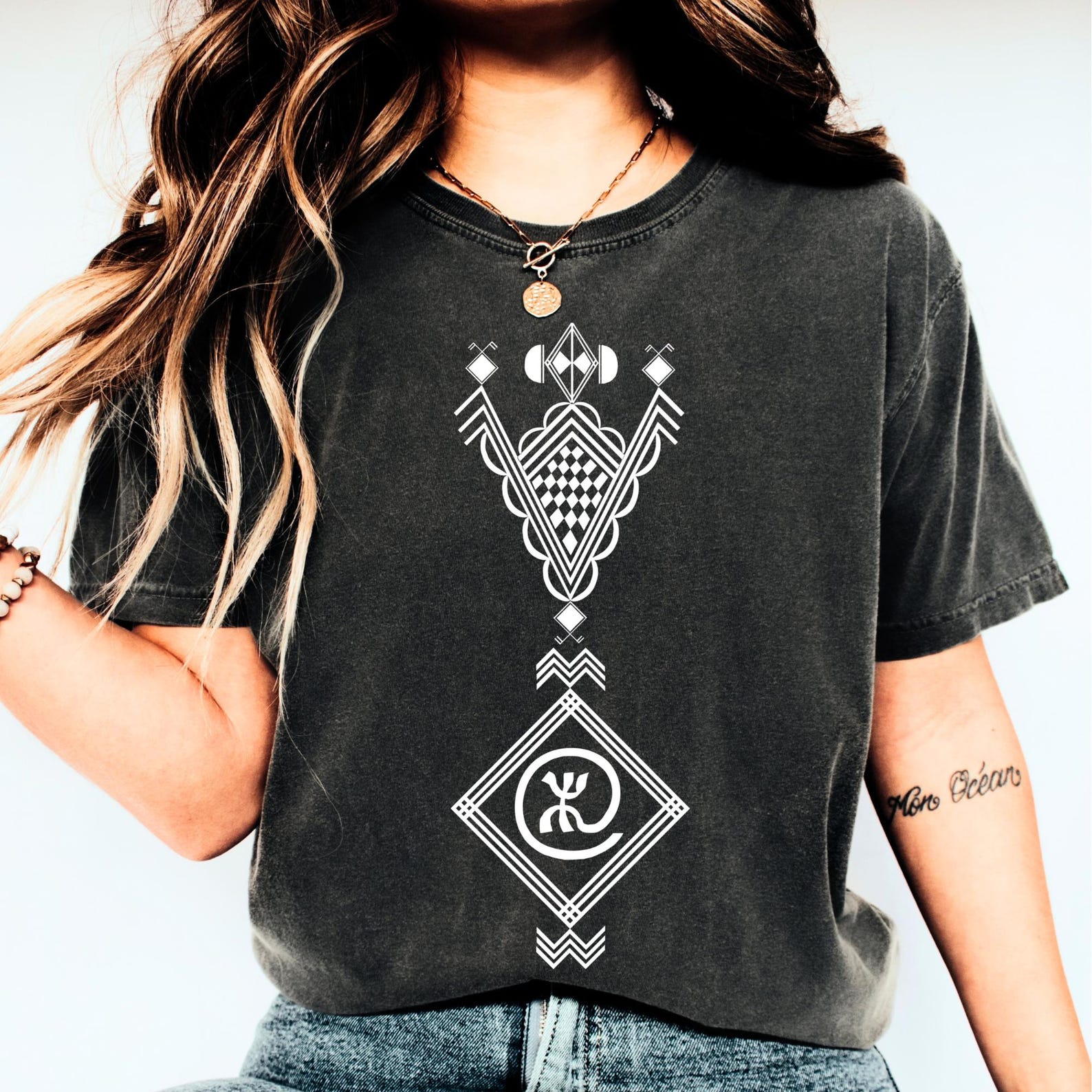 Amazigh Berber Kabyle Yaz Tifinagh Symbol Pride T-Shirt