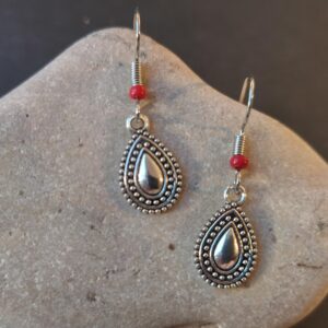 Amazigh Kabyle Goutte d'eau Inspiration Drop Earrings with Red Pearls