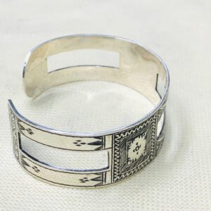 Amazigh Tuareg Berber Gravé Maroc Bracelet with Open Silver Design