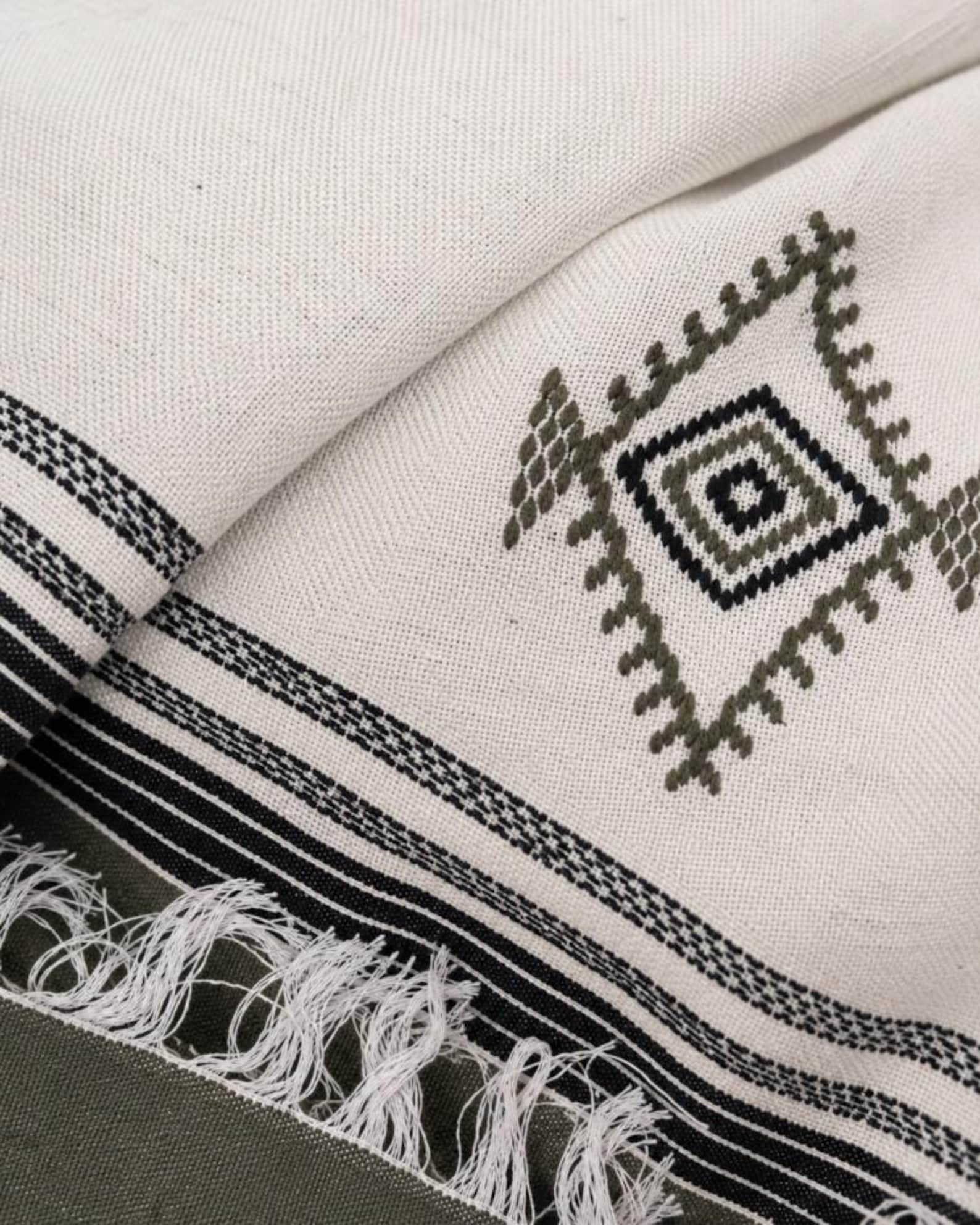 Amazigh Handwoven Cotton Blanket with Olive Border Bedspread Cover
