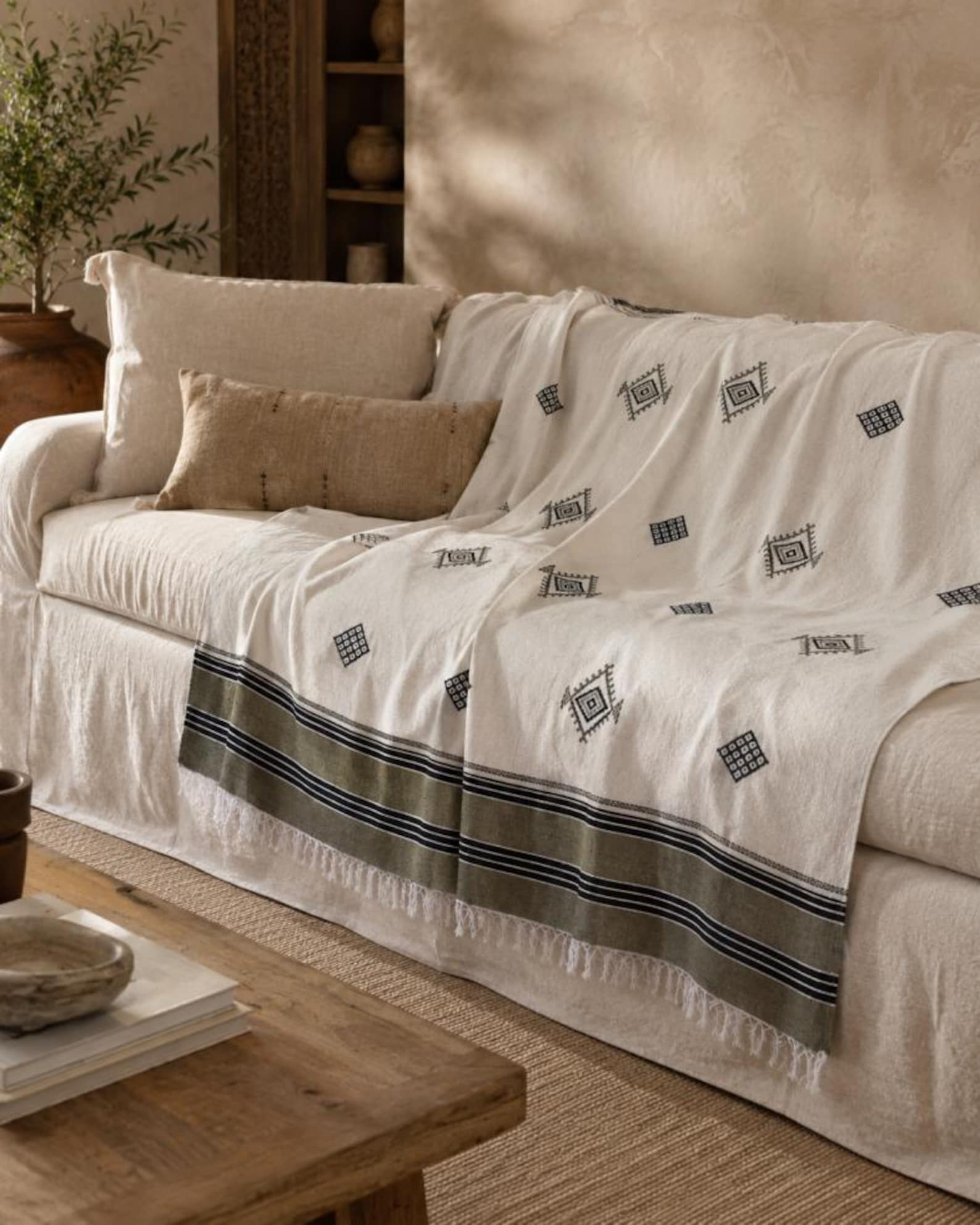 Amazigh Handwoven Cotton Blanket with Olive Border Bedspread Cover