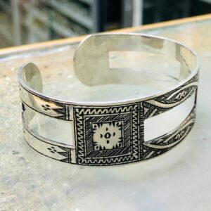 Amazigh Tuareg Berber Gravé Maroc Bracelet with Open Silver Design