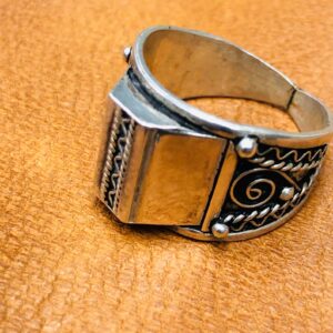 Berber Tuareg Artisanat Silver Ring with Amazigh Tribal Style