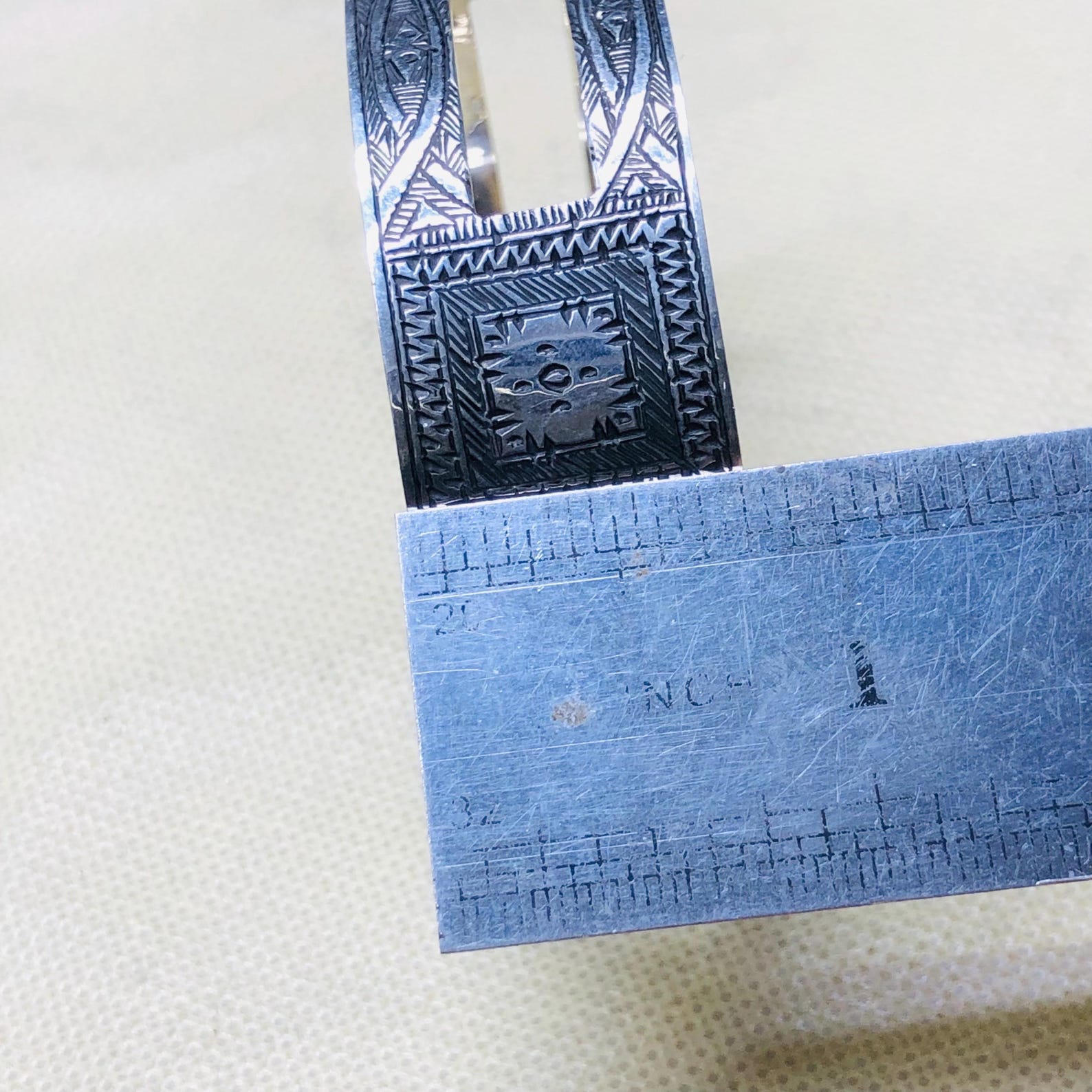 Amazigh Tuareg Berber Gravé Maroc Bracelet with Open Silver Design