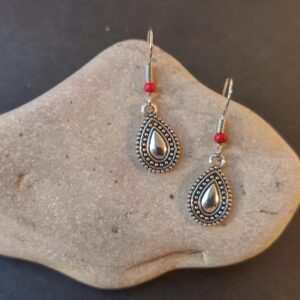 Amazigh Kabyle Goutte d'eau Inspiration Drop Earrings with Red Pearls