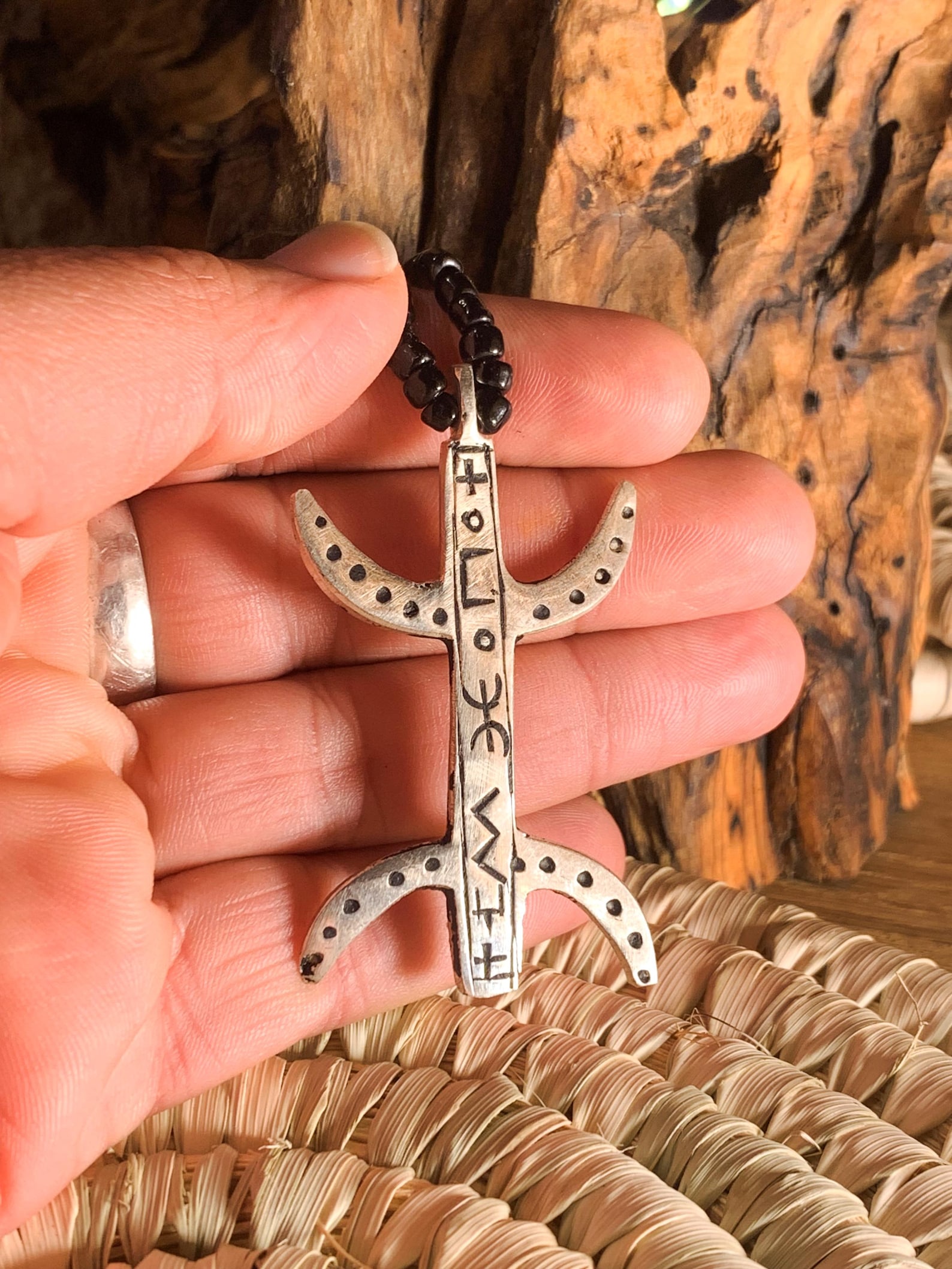 Amazigh Tamazight Yaz Mano símbolo Necklace with Cordon Leather