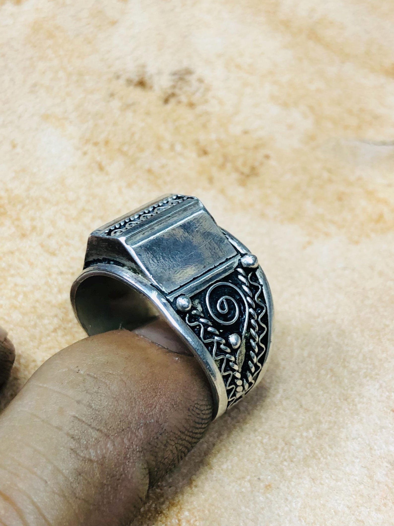 Berber Tuareg Artisanat Silver Ring with Amazigh Tribal Style