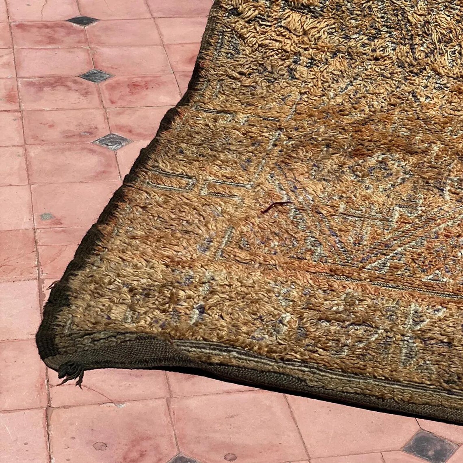 Vintage Beni Mguild Berber Amazigh High-Pile Wool Rug Living Room