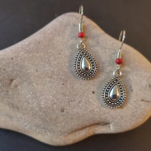 Amazigh Kabyle Goutte d'eau Inspiration Drop Earrings with Red Pearls