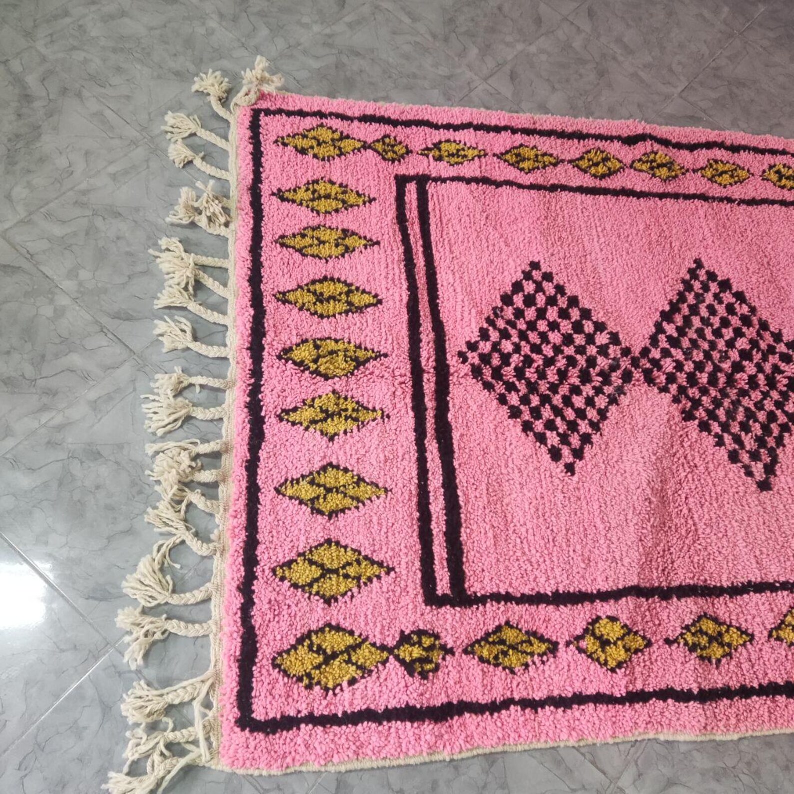Amazigh Pink Round Wool Rug Berber Tribal Boho Carpet