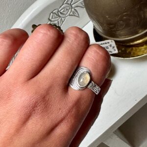 Amazigh Tuareg Artisanat chevalière Ring with massif Silver Labradorite Design