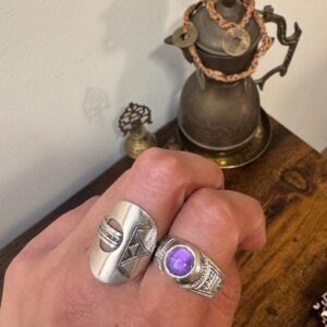 Amazigh Tuareg chevalière Artisanat massif Silver Ring with Amethyst Cabochon