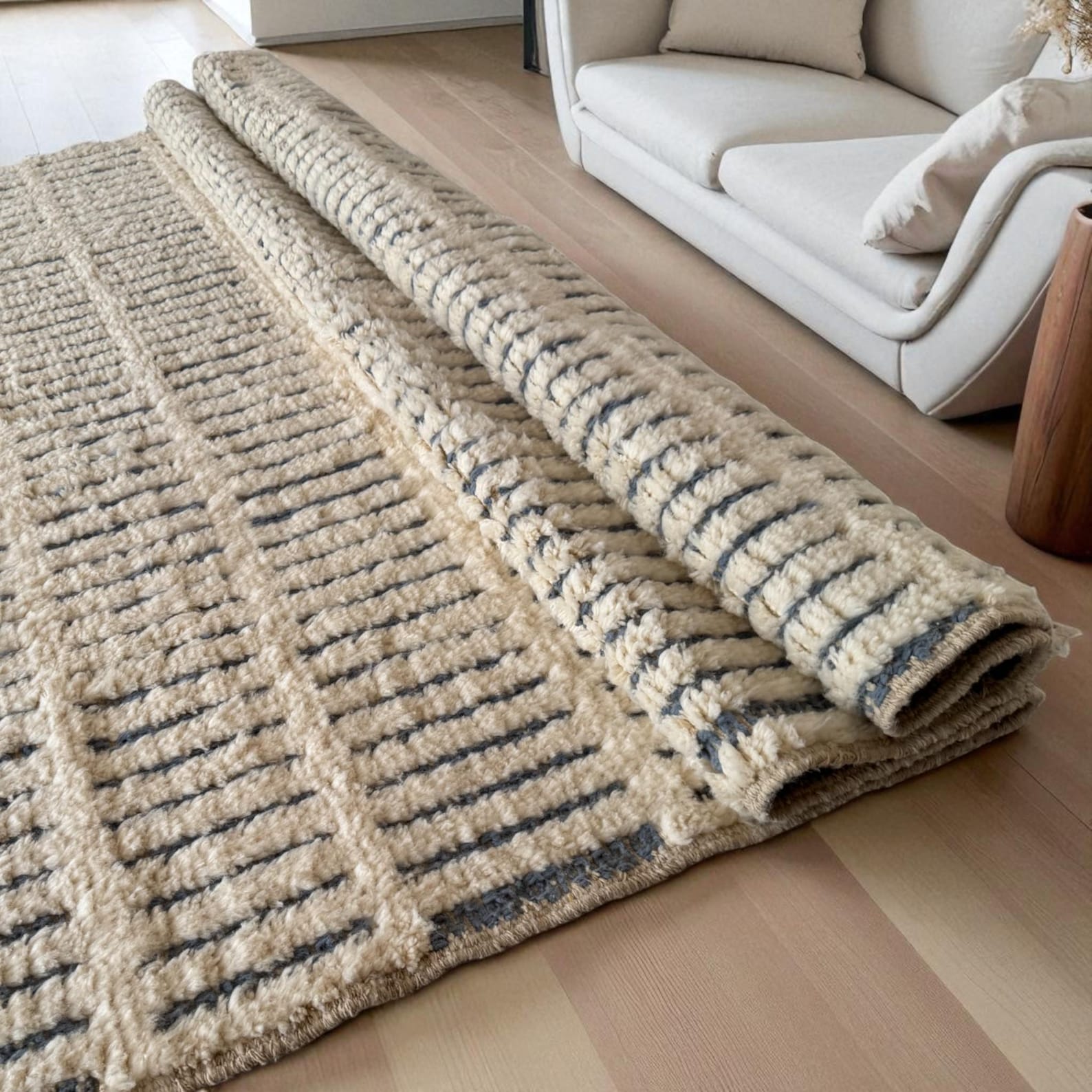 Amazigh Berber Yaz White Wool Rug with Striped Geometric Design