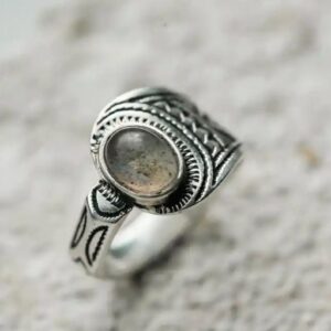 Amazigh Tuareg Artisanat chevalière Ring with massif Silver Labradorite Design