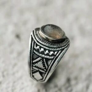 Amazigh Tuareg Artisanat chevalière Ring with massif Silver Labradorite Design