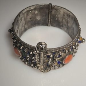 Antikes Berber-Armband Kabyle Berber Bracelet with Coral Details
