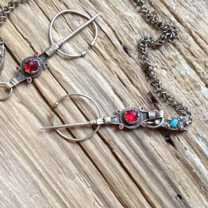 Joyería bereber Berber Fibula with Decorative Metal Crystal Enamel Jewelry Design