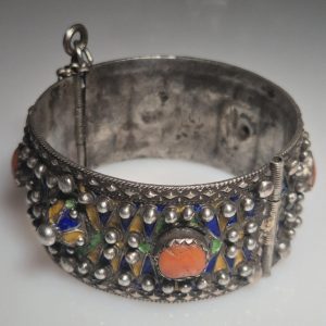 Antikes Berber-Armband Kabyle Berber Bracelet with Coral Details