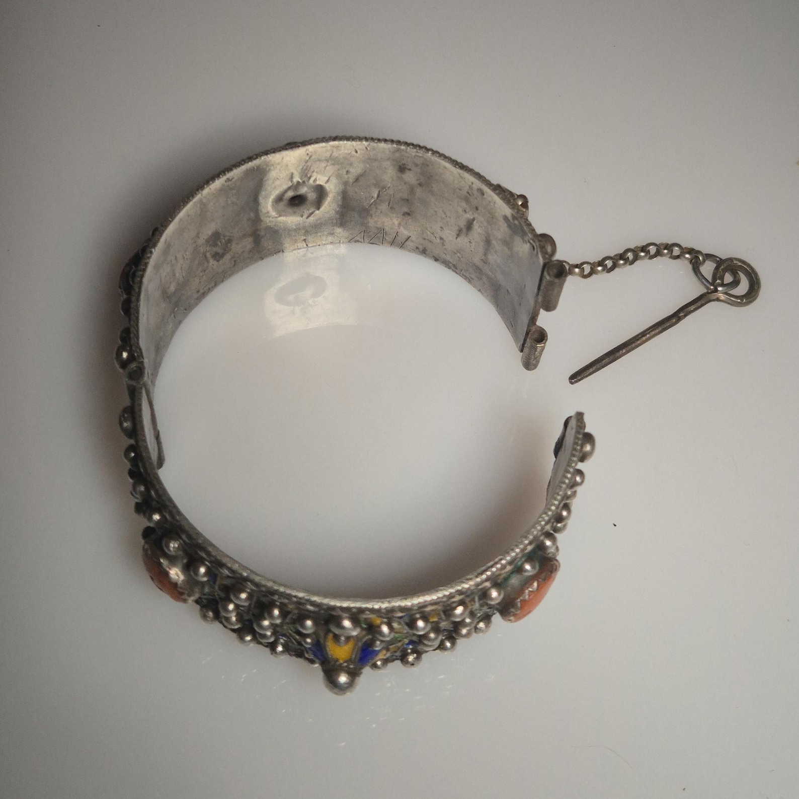 Antikes Berber-Armband Kabyle Berber Bracelet with Coral Details