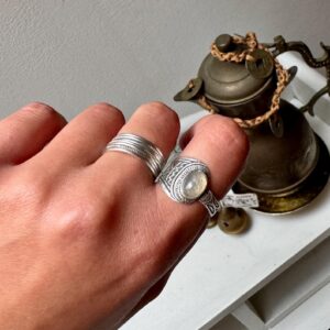 Amazigh Tuareg Artisanat chevalière Ring with massif Silver Labradorite Design