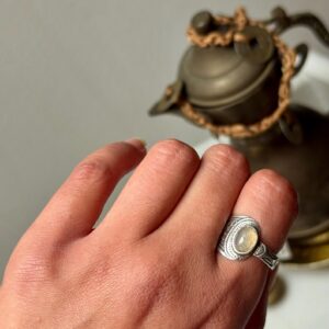 Amazigh Tuareg Artisanat chevalière Ring with massif Silver Labradorite Design