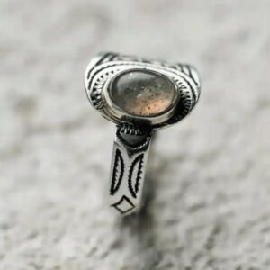 Amazigh Tuareg Artisanat chevalière Ring with massif Silver Labradorite Design