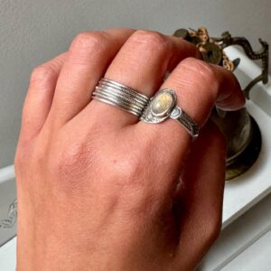 Amazigh Tuareg Artisanat chevalière Ring with massif Silver Labradorite Design